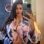 Daksha Nagarkar Instagram - "Need a room full of mirrors to surround myself by winners” . . . #dakshanagarkar #love #happy #instagood #instagram#photooftheday #photography #mirrorselfie #selfie #selfiegame #picoftheday #instafashion #fashion #style #nomakeup #alluring