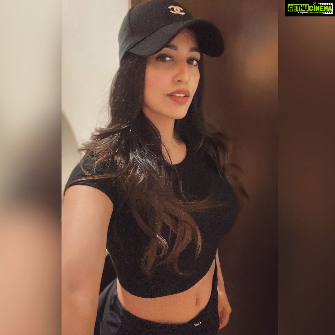 Daksha Nagarkar Instagram - channel in chanel 🧢 . . @dakshanagarkar #dakshanagarkar #love #happy #chanel #channel #life #walkitlikeitalkit #newpost #instagood #instagram #instastyle #girlswithcaps #baseballcap #fashion #beautiful @dakshanagarkar ##dakshanagarkar #love #happy #new #channel #