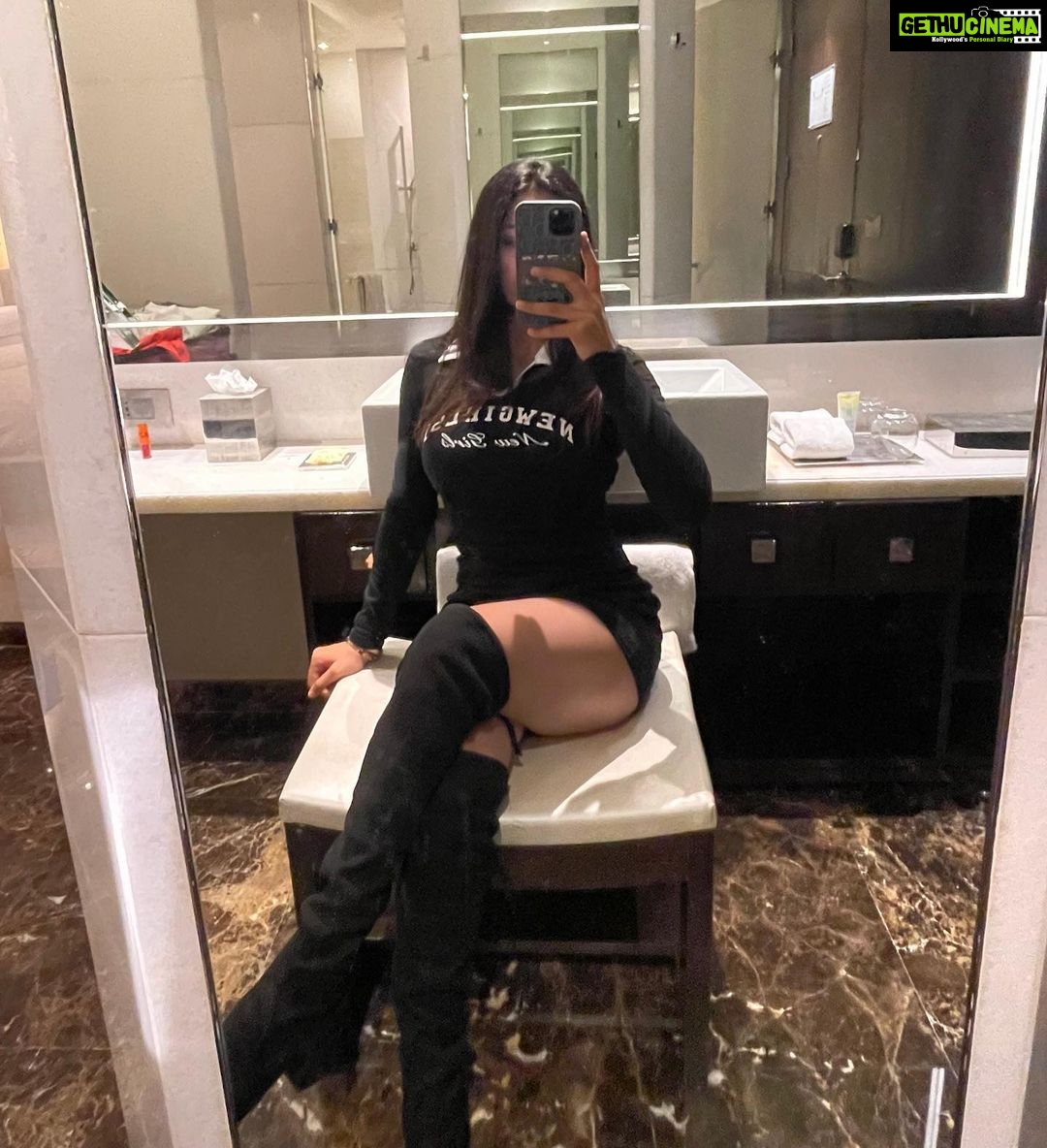 Daksha Nagarkar Instagram - Under the influence, . . #dakshanagarkar #love #happy #selfie #mirrorselfie #undertheinfluence #shotoniphone #iphoneonly #photography #natural #hair #girl #art #instagram #instagood #instalike #instadaily #photooftheday #picture #look #reelsinstagram #instafashion #mood #lifestyle #life #fitness #fashion