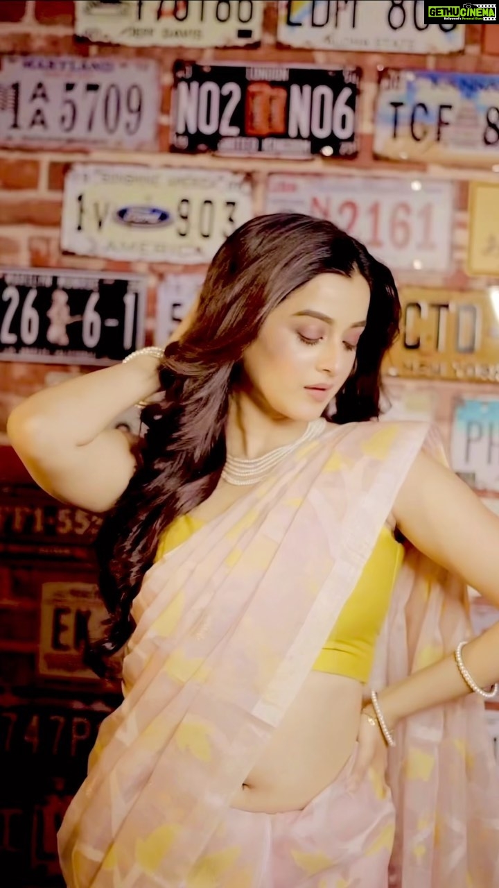 Darshana Banik Instagram - I am always as fresh as my saree 💓 #reels #reelsinstagram #transformation #fashion #saree #reelitfeelit #trending #viral