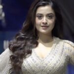 Darshana Banik Instagram - #showstopper #therunwaystories @youveindia @rangoliindia @nikhiljainoffcl HMU- @meghna_make_up_artist Thank you for the video @arnav.guha Special thanks to @soumojeet_adak #reels #reelsinstagram #reelsvideo #reelitfeelit #fashion #ramp #indianwear #grattitude