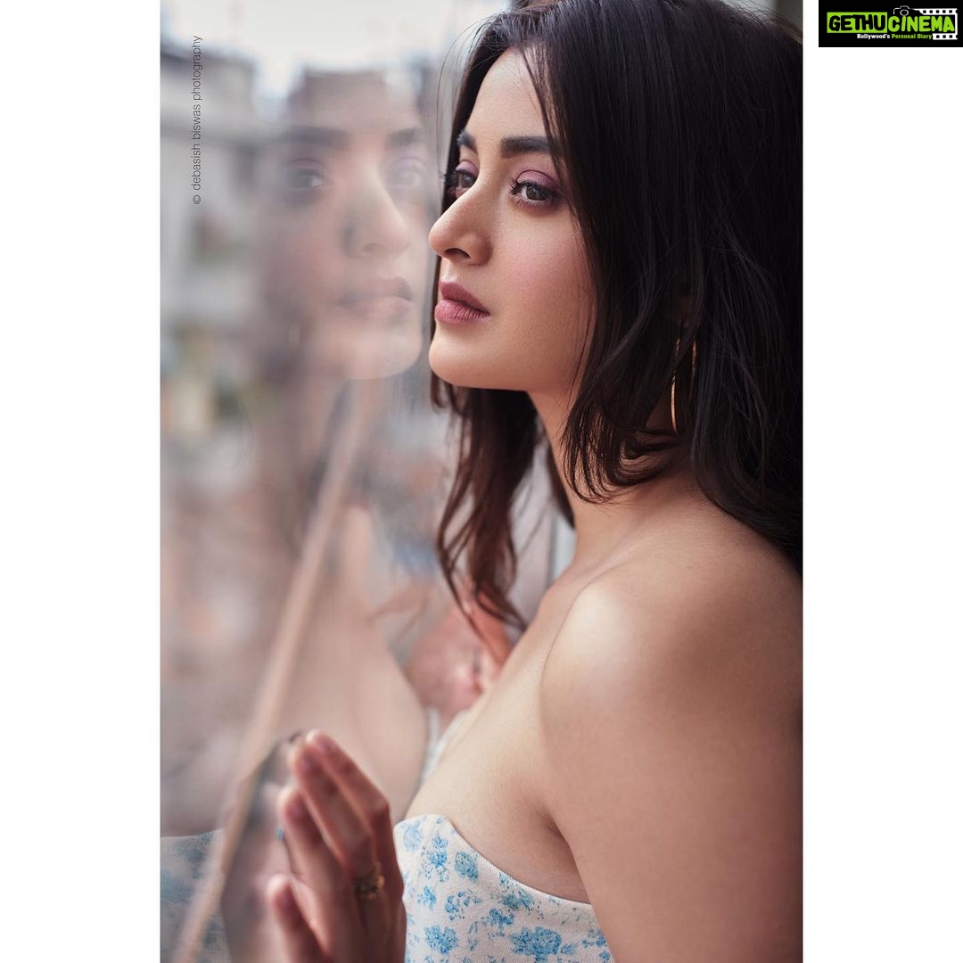 Darshana Banik Instagram - Looking for a positive Sunday 🌞
