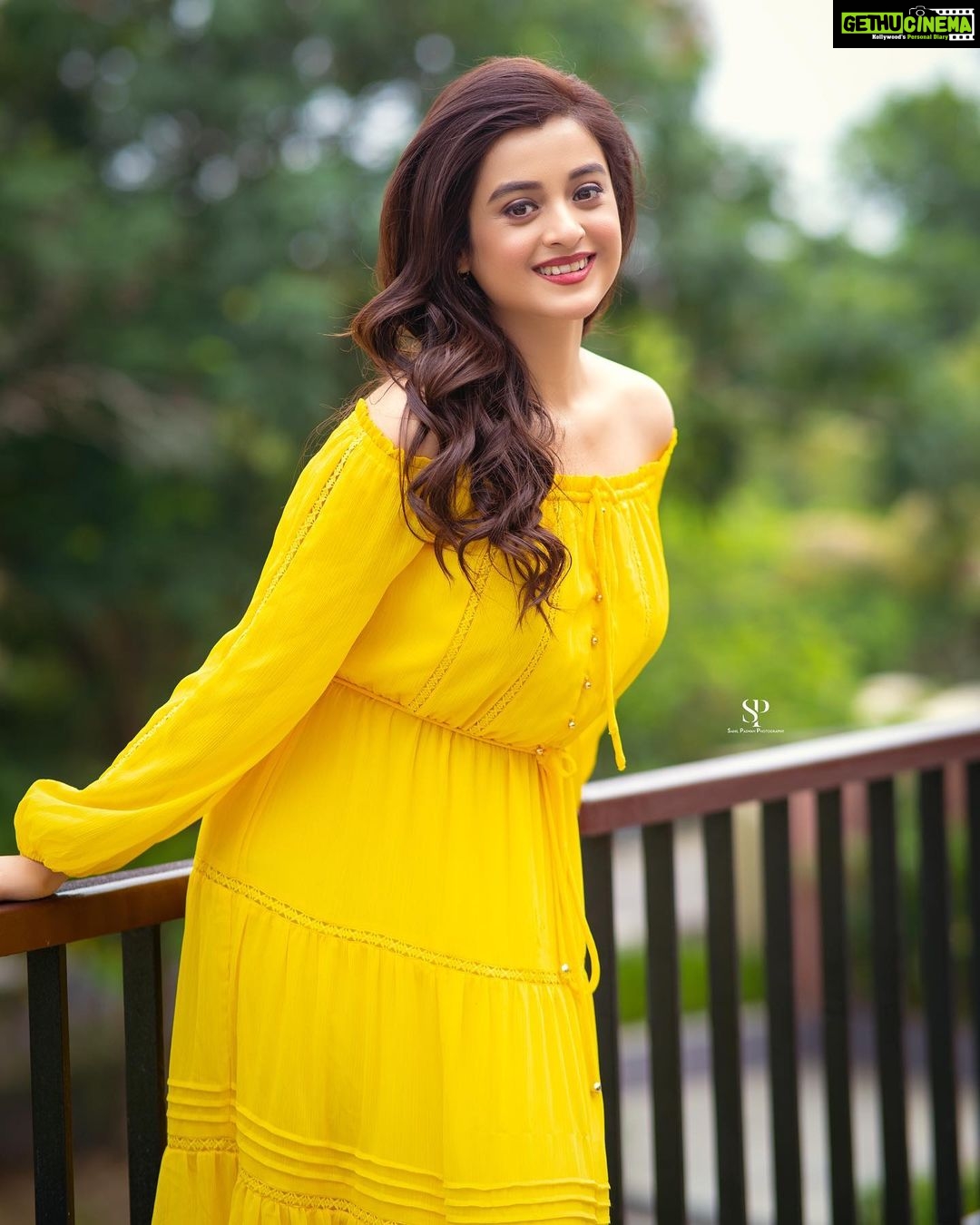 Darshana Banik Instagram - Friday ๐ Ode to a bright sunny morning event๐ #sanandatilottoma #ABP #beautypageant #summer Club Verde