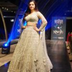 Darshana Banik Instagram - Glimpses from yesterday’s show @therunwaystories What a beautiful show! Loved walking the ramp as the showstopper for @youveindia with the founder and the designer himself @nikhiljainoffcl Thank you Nikhil. Great job team👏🏻💓 @youveindia @rangoliindia @ranjhindia HMU- @meghna_make_up_artist Kolkata - The City of Joy