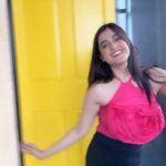 Darshana Banik Instagram - When you like the music and want to vibe on it anyway 😂 #reels #trending #trendingreels #music #joy
