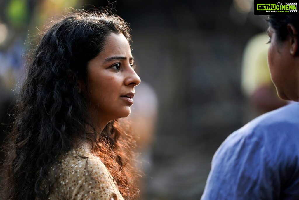 Darshana Rajendran Instagram - Nothing has torn me open the way this film has in a long time. I’m just so grateful that I got to be Kaachi..that I got to tell this story with these absolutely incredible people. If you haven’t watched Thuramukham yet, please go catch it in the theatres. Thank you for the photographs, @ajjoji #thuramukham