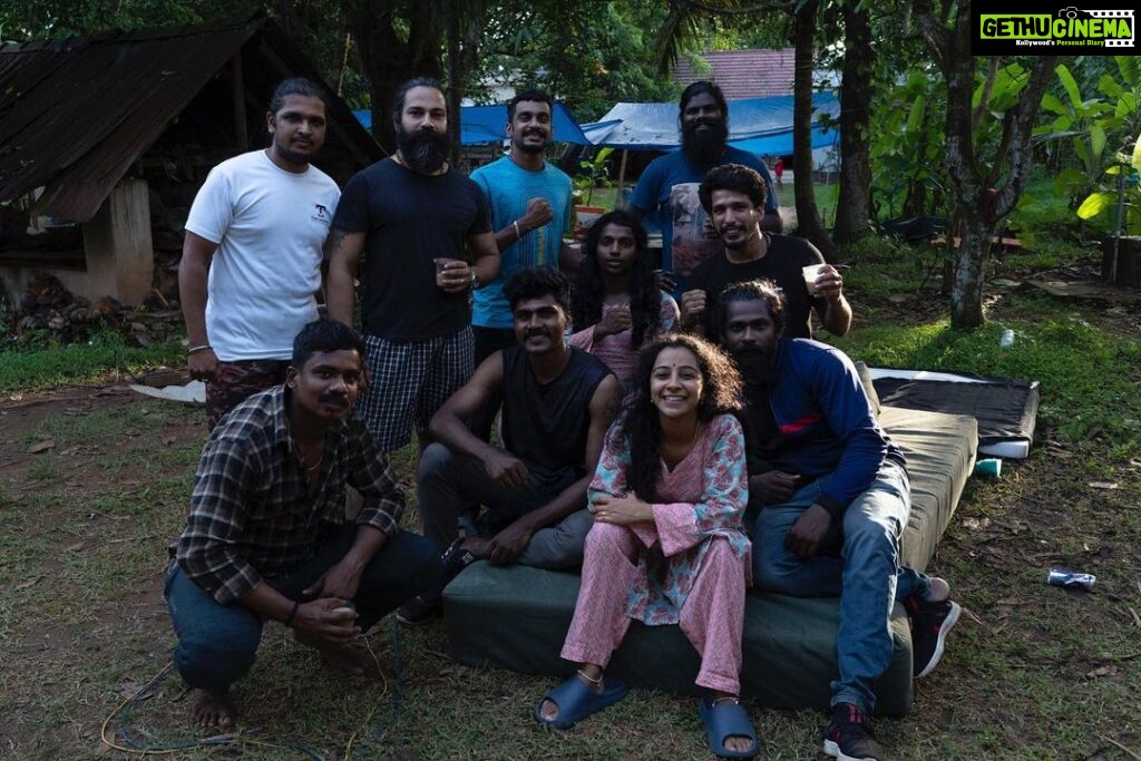 Darshana Rajendran Instagram - Now that you’ve all seen Punch Triple Punch, let me show you a bunch of people who made me do something I never thought I could! @ibasiljoseph, the best fight partner ever! Our most amazing stunt director @felix.fukuyoshi and @zhengproductionstudio, who lured me with candy and tricked me to do some big big things @glen.correya who trained me in Taekwondo before shoot. (Don’t intend to stop) @vinodprabhakarc and his amazing boys who helped me through shoot. @vipindashb and @nashidfamy who made Jaya an absolute badass :)