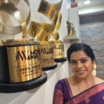 Deepa venkat Instagram – What a starry evening this was!!!

Winning the award for the Best Dubbing Artist for the third time at the JFW Movie Awards is almost like I’m daydreaming! 

This one was for my voice as Nandini for the stunning @aishwaryaraibachchan_arb , in Mani Ratnam sir’s magnum opus, Ponniyin Selvan 😃

Thank you @jfwdigital, @binasujit , grateful beyond words. 

Stylist – @bhavyasundar
Sari – @thepallushop
Hair and makeup – @lakmesalon_kknagar

(Swipe to see me show off🤭)