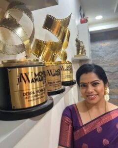 Deepa venkat Instagram - What a starry evening this was!!!

Winning the award for the Best Dubbing Artist for the third time at the JFW Movie Awards is almost like I'm daydreaming! 

This one was for my voice as Nandini for the stunning @aishwaryaraibachchan_arb , in Mani Ratnam sir's magnum opus, Ponniyin Selvan 😃

Thank you @jfwdigital, @binasujit , grateful beyond words. 

Stylist - @bhavyasundar
Sari - @thepallushop
Hair and makeup - @lakmesalon_kknagar

(Swipe to see me show off🤭)