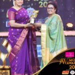 Deepa venkat Instagram – What a starry evening this was!!!

Winning the award for the Best Dubbing Artist for the third time at the JFW Movie Awards is almost like I’m daydreaming! 

This one was for my voice as Nandini for the stunning @aishwaryaraibachchan_arb , in Mani Ratnam sir’s magnum opus, Ponniyin Selvan 😃

Thank you @jfwdigital, @binasujit , grateful beyond words. 

Stylist – @bhavyasundar
Sari – @thepallushop
Hair and makeup – @lakmesalon_kknagar

(Swipe to see me show off🤭)
