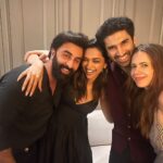 Deepika Padukone Instagram - यादें मिठाई के डिब्बे की तरह होती है; एक बार खुला तो सिर्फ एक टुकड़ा नहीं खा पाओगे-नैना तलवार Memories are like a box of sweets.Once you open it, you cannot stop at one-Naina Talwar