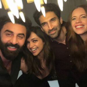 Deepika Padukone Instagram - यादें मिठाई के डिब्बे की तरह होती है; एक बार खुला तो सिर्फ एक टुकड़ा नहीं खा पाओगे-नैना तलवार

Memories are like a box of sweets.Once you open it, you cannot stop at one-Naina Talwar
