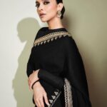 Deepika Padukone Instagram - Keeping it classic…🤍