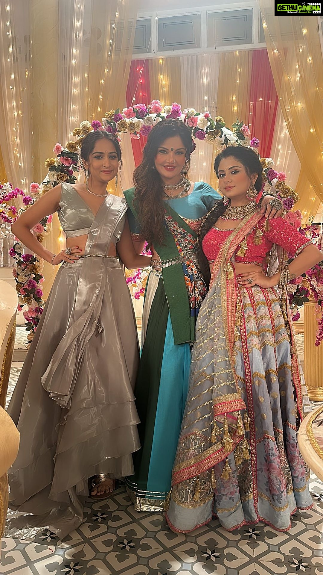 Deepshikha Nagpal Instagram - Needless to say, I am rocking the day!. . . #smile #attitude #swag #trendingreels #reelsvideo #swag #❤️ #fun #palkokichaavmein2 @dangal_tv_channel