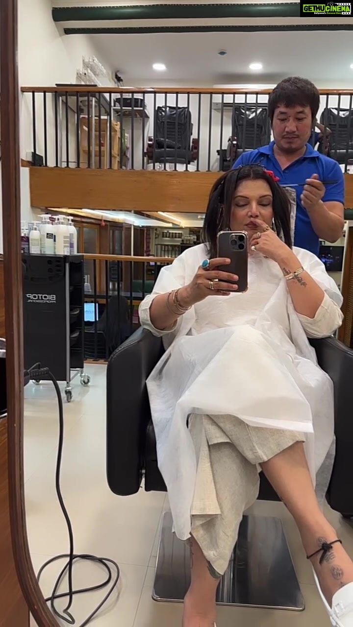 Deepshikha Nagpal Instagram - Makeover time at @jeanclaudeolivierindia #bandra . . #fun #smile #swag #attitude