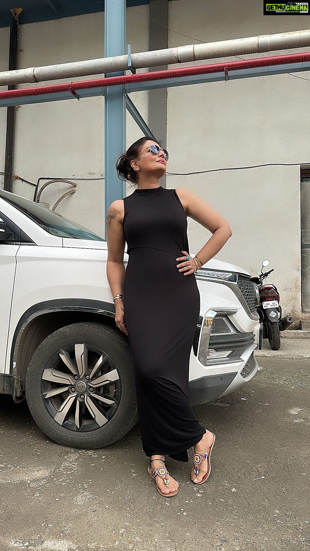Deepshikha Nagpal Instagram - All you need is love.” – … . . #swag #attitude #fun #black #attitude #selfcarethread #loveyourself #❤️