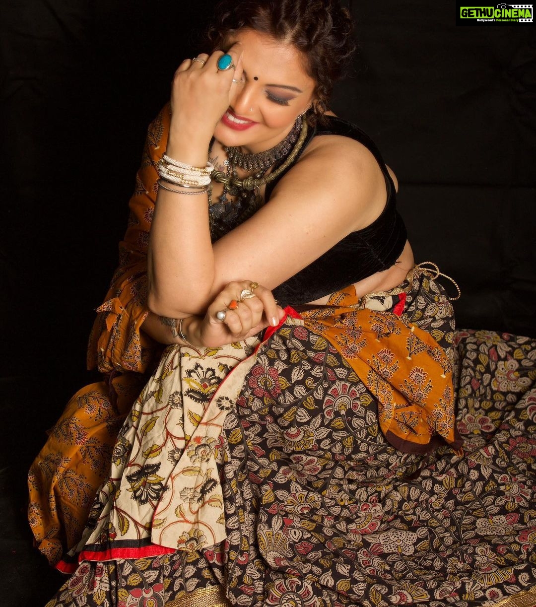 Deepshikha Nagpal Instagram - Anyone who keeps the ability to see beauty never grows old . . #goodmorning #haveaniceday #photoshoot #photooftheday #photographer @bbhupi25 . #makeupartist #hairstylist @shubhangi_official9