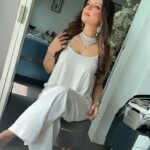 Deepshikha Nagpal Instagram - Peace ❤️❤️. . #photoshoot #photooftheday #photographer @bbhupi25 . #makeupartist #hairstyles @shubhangi_official9