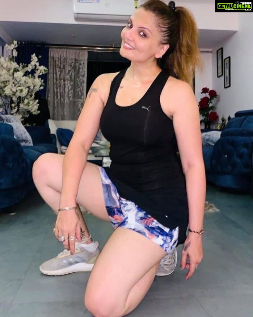 Deepshikha Nagpal Instagram - To change your life, you need to change your priorities 💪. . . #smile #swag #attitude #fitness #positivity #positivevibes #💪 #goodmorning #haveaniceday
