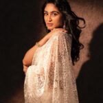 Deepti Sati Instagram - ✨Chaand 🌙✨ Photography : @sbk_shuhaib Styling : @amritha_lakshmi___ @styledby_al_ Mua : @rizwan_themakeupboy Jewellery : @meralda.jewels Costume : @padmanidhi_the_blouse_boutiqu Bts : @rijil_kl