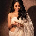 Deepti Sati Instagram – ✨Chaand 🌙✨ 

Photography : @sbk_shuhaib 
Styling : @amritha_lakshmi___  @styledby_al_ 
Mua :  @rizwan_themakeupboy 
Jewellery : @meralda.jewels 
Costume : @padmanidhi_the_blouse_boutiqu