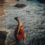 Deepti Sati Instagram - Be my best friend,lover🤎 📸 @dink4n Styling @krishnaviswam Outfit by @warp.stories . . #beach #oceanlover