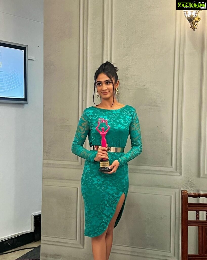 Deepti Sati Instagram - Ok so I won the “beauty icon of the year “ 🧿 Thanks @she_awards 💕 for this wonderful honour and for the recognition 💕 #shebeautyawards2023