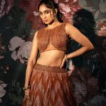 Deepti Sati Instagram – 🤎ब्राउन रंग और ब्राउन vibe🤎

Photography : @sbk_shuhaib 
Styling : @amritha_lakshmi___  @ka_couture_ 
Mua :  @rizwan_themakeupboy 
Jewellery : @meralda.jewels 
Costume : @jazaashdesignstudio 
Bts : @rijil_kl 

#lehenga #brownvibes #instagood