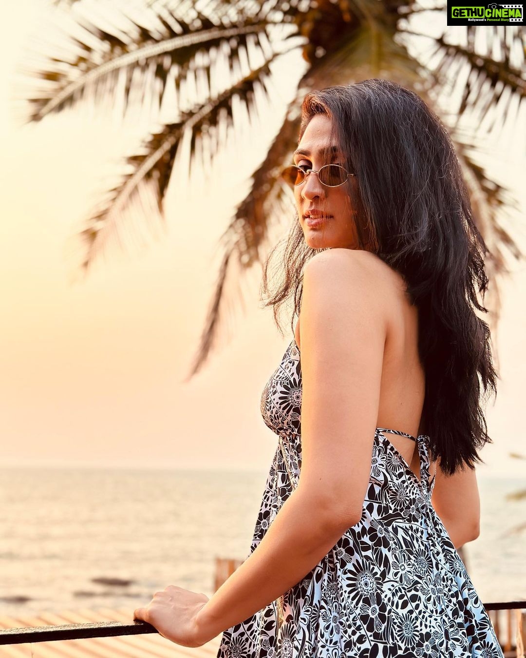 Deepti Sati Instagram - Swim into the light ✨⭐️