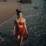 Deepti Sati Instagram - Be my best friend,lover🤎 📸 @dink4n Styling @krishnaviswam Outfit by @warp.stories . . #beach #oceanlover