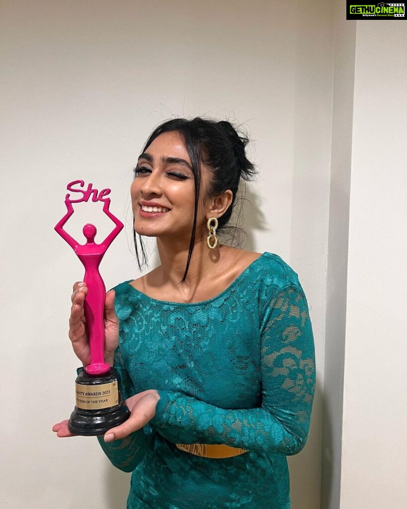 Deepti Sati Instagram - Ok so I won the “beauty icon of the year “ 🧿 Thanks @she_awards 💕 for this wonderful honour and for the recognition 💕 #shebeautyawards2023