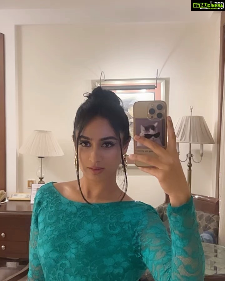 Deepti Sati Instagram - Ok so I won the “beauty icon of the year “ 🧿 Thanks @she_awards 💕 for this wonderful honour and for the recognition 💕 #shebeautyawards2023