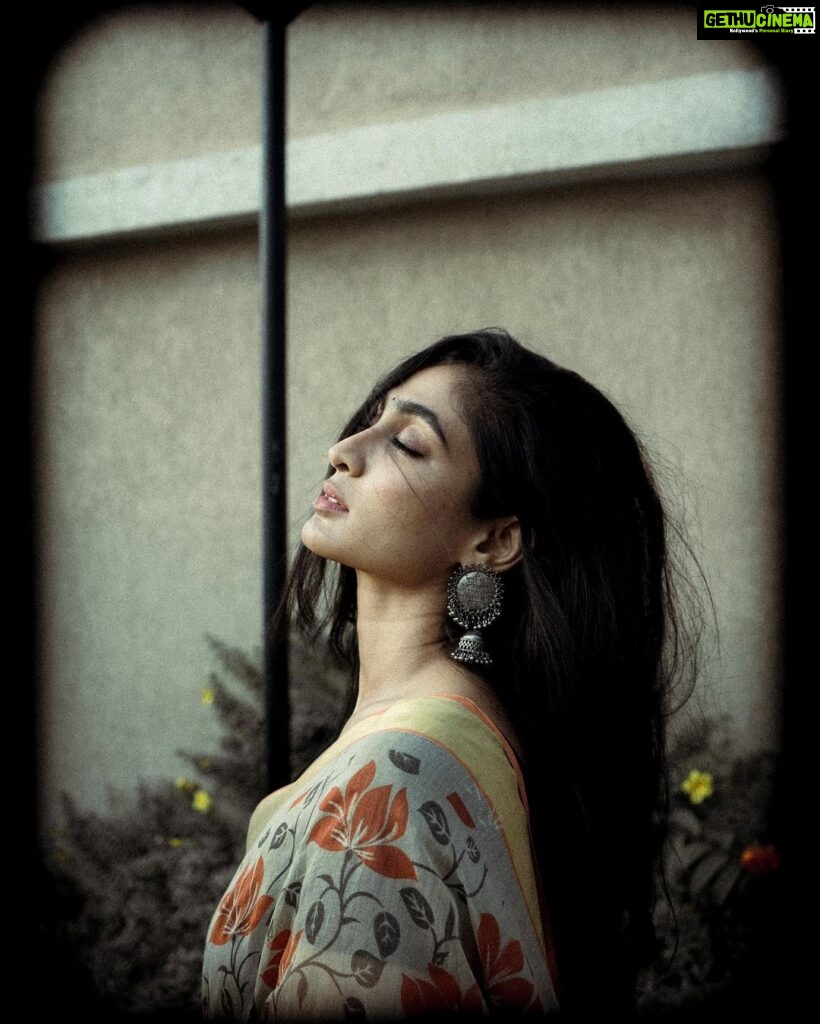 Deepti Sati Instagram - Fading Memories In Frame: @deeptisati Photography: @mohitkrtiwari