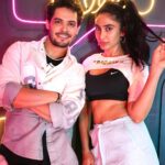 Deepti Sati Instagram - In this together we live or we die 💃🕺 Did this in 15 min tops😜 DC @kunwar08 @raghavworldwide @tesherrrr #dance #reels #trendingreels