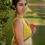 Deepti Sati Instagram – 🌺 
@darshan___bhanushali 
@fotofilms_production 
Saree : @turmerikofficial

#sareelove