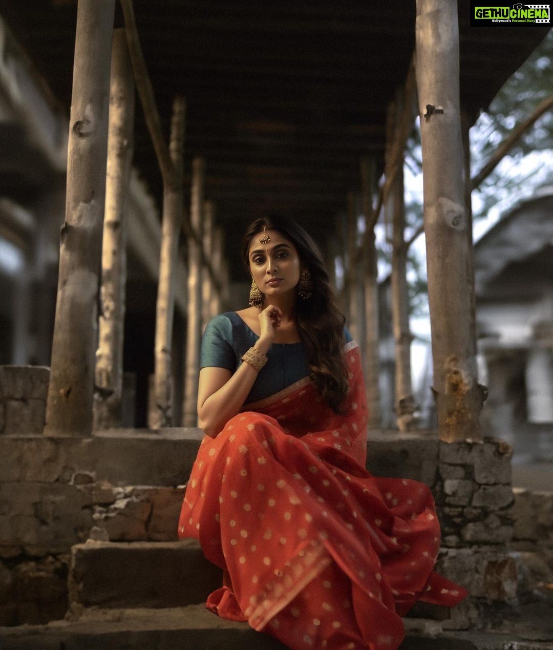 Deepti Sati Instagram - Wandering through life, leaving traces of magic✨ In frame @deeptisati ✨ Created using AI + @photoshop + @lightroom #midjourney #aiartcommunity #generativeart #futuristic #midjourneyart #aiartwork #aiart #thegraphicsprOject #d_expo #portrait #kerala #india #indianculture #indianbride #portrait #love #tamil #women #saree #indianactress #indiancinema