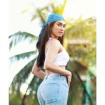 Deepti Sati Instagram - 💙🤍 Shot by @advait_vaidya #blueandwhite #basics #instagood #summer #sunlightphotography