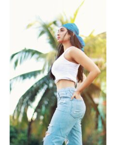 Deepti Sati Instagram - 💙🤍
Shot by @advait_vaidya

#blueandwhite #basics #instagood #summer #sunlightphotography