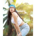 Deepti Sati Instagram - 💙🤍 Shot by @advait_vaidya #blueandwhite #basics #instagood #summer #sunlightphotography