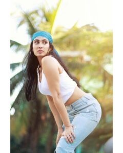 Deepti Sati Instagram - 💙🤍
Shot by @advait_vaidya

#blueandwhite #basics #instagood #summer #sunlightphotography