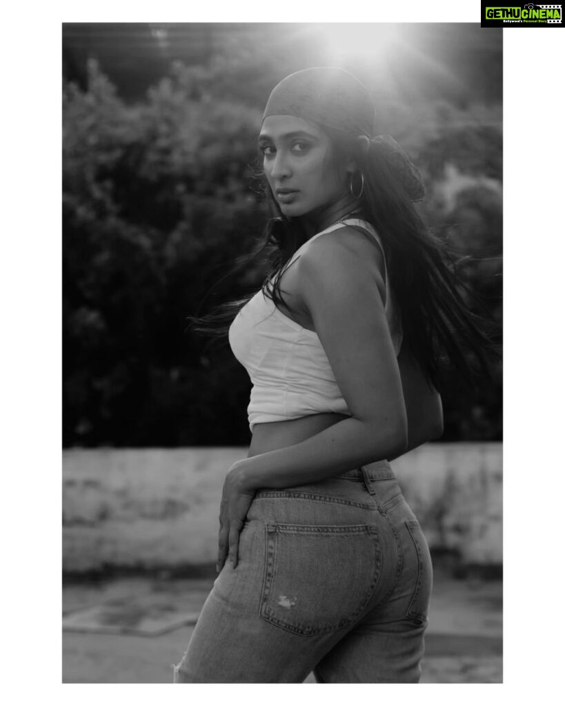Deepti Sati Instagram - #Canon EOS R7 / Canon Adapter #Canon 50mm 1.4 EF / #Sigma 30mm 1.4 EF Lens. @aputureindia @amaran.lighting @canonindia_official @canonasia @canon_thailand #model #Actress @deeptisati #Ph #Vd @advait_vaidya Home