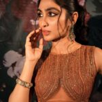 Deepti Sati Instagram - 🤎 ब्राउन रंग,ब्राउन vibe 🤎 Photography : @sbk_shuhaib Styling : @amritha_lakshmi___ @ka_couture_ Mua : @rizwan_themakeupboy Jewellery : @meralda.jewels Costume : @jazaashdesignstudio Bts : @rijil_kl #lehenga #brownvibes #ınstagood