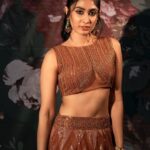 Deepti Sati Instagram - 🤎 ब्राउन रंग,ब्राउन vibe 🤎 Photography : @sbk_shuhaib Styling : @amritha_lakshmi___ @ka_couture_ Mua : @rizwan_themakeupboy Jewellery : @meralda.jewels Costume : @jazaashdesignstudio Bts : @rijil_kl #lehenga #brownvibes #ınstagood