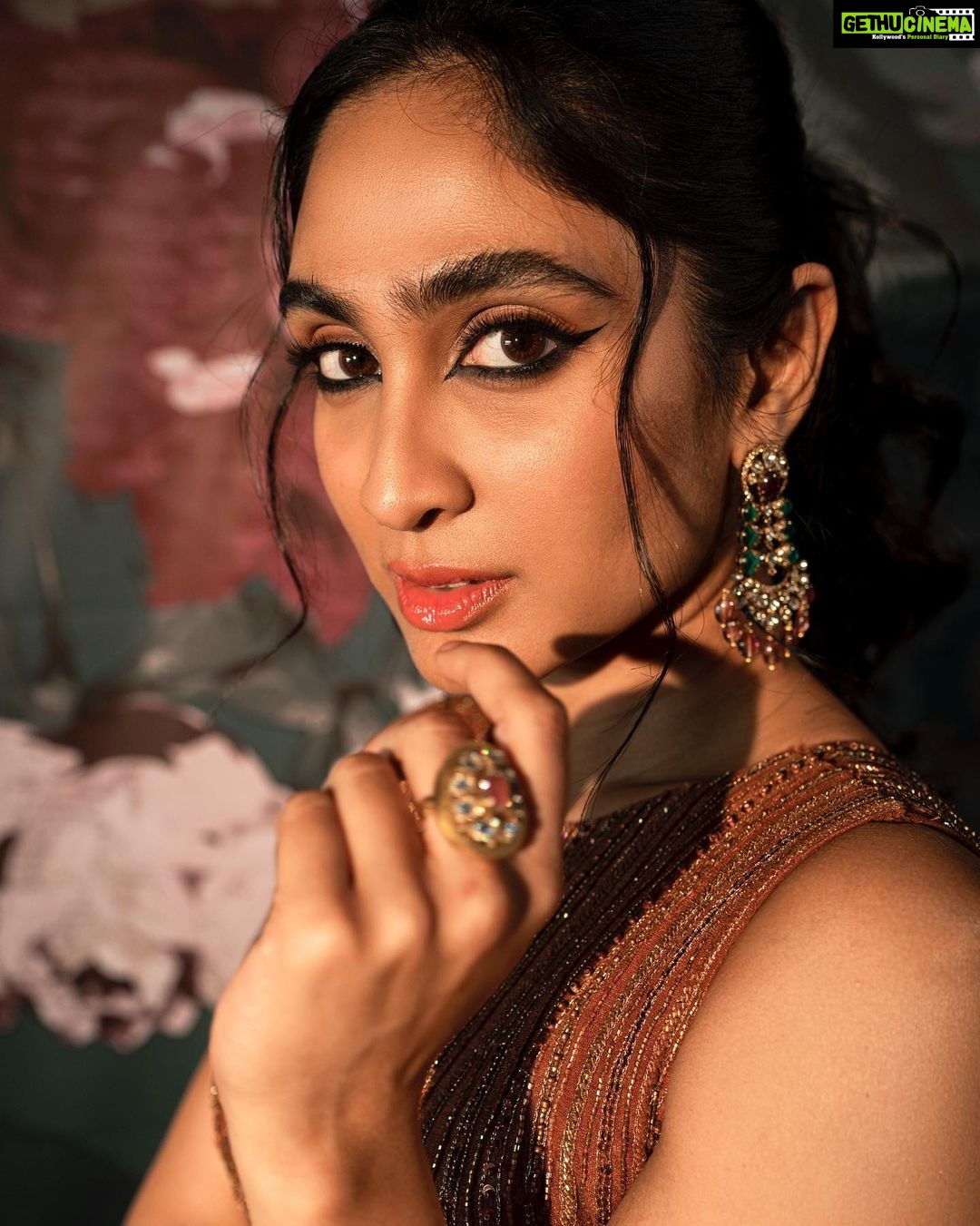 Deepti Sati Instagram - 🤎 Inframe : @deeptisati ✨ Photography : @sbk_shuhaib Styling : @amritha_lakshmi___ @ka_couture_ Mua : @rizwan_themakeupboy Jewellery : @meralda.jewels Costume : @jazaashdesignstudio Bts : @rijil_kl #styledbyal #ka #styling#fashion#model#actress#insta#instagram#shoot#fashionshooot#photo#photooftheday#viralshoot#trendingshoot#styledbyal#stylingtips#celebritystylist#stylist#ootd#trendingpicture#trendingpost#viralpicture#traditional#modernlook#sareeelook#hotlook#malayalammagazine#magazinecover#coverpicture