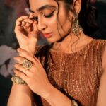 Deepti Sati Instagram - 🤎 Inframe : @deeptisati ✨ Photography : @sbk_shuhaib Styling : @amritha_lakshmi___ @ka_couture_ Mua : @rizwan_themakeupboy Jewellery : @meralda.jewels Costume : @jazaashdesignstudio Bts : @rijil_kl #styledbyal #ka #styling#fashion#model#actress#insta#instagram#shoot#fashionshooot#photo#photooftheday#viralshoot#trendingshoot#styledbyal#stylingtips#celebritystylist#stylist#ootd#trendingpicture#trendingpost#viralpicture#traditional#modernlook#sareeelook#hotlook#malayalammagazine#magazinecover#coverpicture