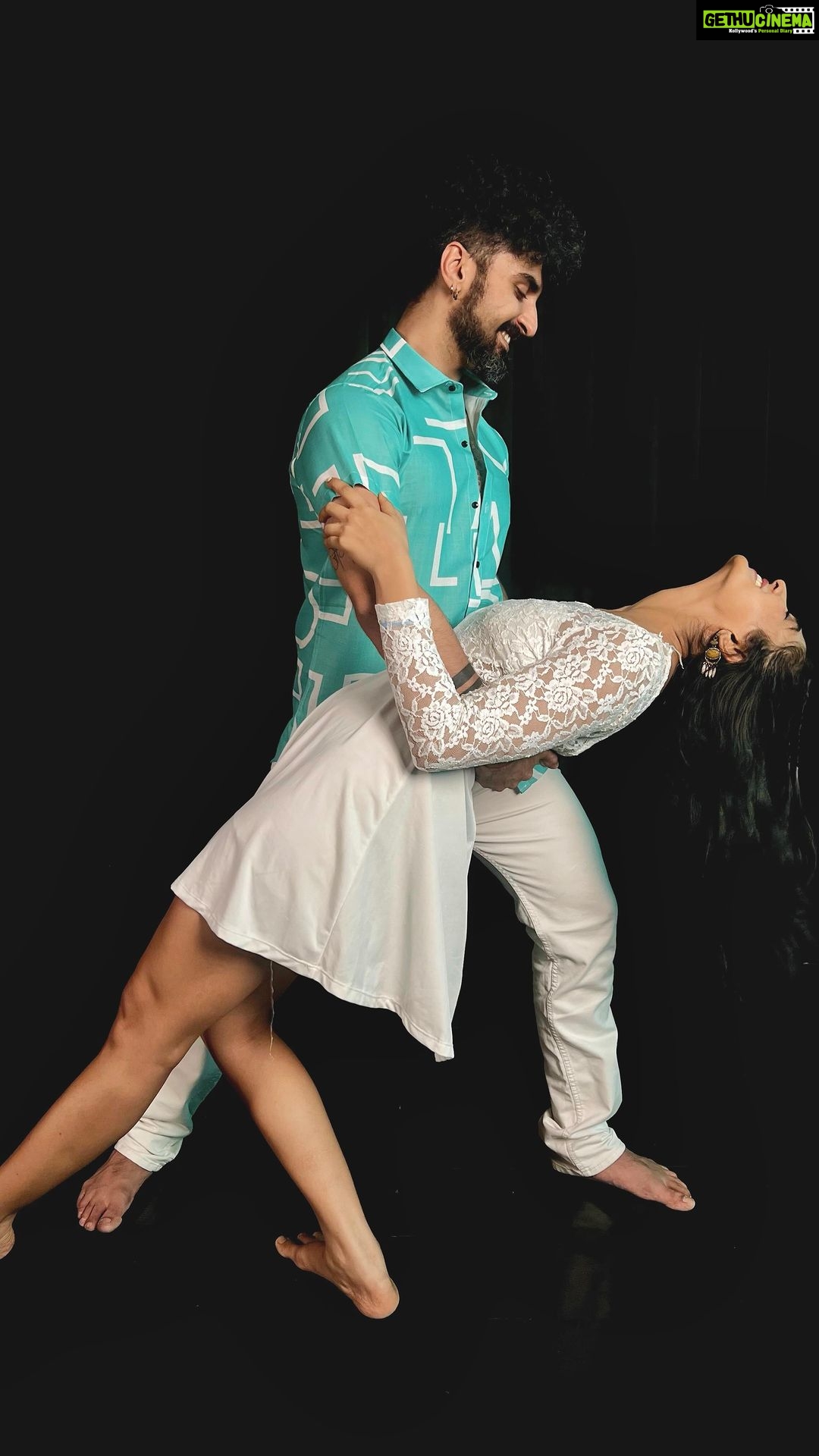 Deepti Sati Instagram - नैना मिलते ही झुक गए ऐसे, प्रेम नहीं कोई पाप हो जैसे !! Had a lot of fun choreographing this piece and dancing with @deeptisati .. . 📸 @ajjay_s.r . Studio @dancersofindiastudio . #love #loveislove #loveshayari #lovequotes #instagood #instagram #reels #reelsinstagram #reelsvideo #dance #contemporary #dancers #actor #music #brishib Mumbai, Maharashtra