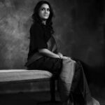 Devadarshini Instagram - 🖤 Inframe @devadarshnichetan Styling @keerthysampath Saree @avyaali Photography @sat_narain @shotsbyuv MUA @roopa_ravi_mua Hairstylist @makeup_with_maks Studio @arangaa.space Organised by @donechannel1