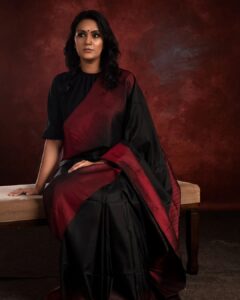 Devadarshini Instagram - 🥀 Inframe @devadarshnichetan Styling @keerthysampath Saree @avyaali Photography @sat_narain @shotsbyuv MUA @roopa_ravi_mua Hairstylist @makeup_with_maks Studio @arangaa.space Organised by @donechannel1