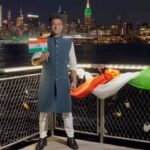 Devi Sri Prasad Instagram - HAPPY MUSICAL REPUBLIC DAY to all 🎶🙏🏻 🇮🇳 Here’s a small video from the ICONIC EMPIRE STATE BUILDING in NEW YORK.. When I was invited and blessed with the Great Honour of Switching on the TRICOLOUR LIGHTS of the EMPIRE STATE BUILDING on the 75th INDEPENDENCE DAY of INDIA.. AUG 2022 And my Song #HarGharThiranga that I composed for the same Year for INDIA was played ❤️❤️🙏🏻🙏🏻🎶🎶 JAI HIND 🇮🇳🙏🏻❤️🎶 Wil post the FULL VIDEO from inside the BUILDING soon.. #HAPPYREPUBLICDAY @federationofindianassociations