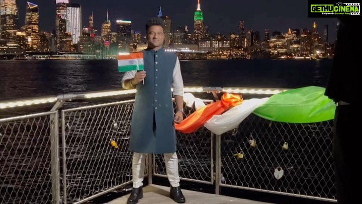Devi Sri Prasad Instagram - HAPPY MUSICAL REPUBLIC DAY to all 🎶🙏🏻 🇮🇳 Here’s a small video from the ICONIC EMPIRE STATE BUILDING in NEW YORK.. When I was invited and blessed with the Great Honour of Switching on the TRICOLOUR LIGHTS of the EMPIRE STATE BUILDING on the 75th INDEPENDENCE DAY of INDIA.. AUG 2022 And my Song #HarGharThiranga that I composed for the same Year for INDIA was played ❤️❤️🙏🏻🙏🏻🎶🎶 JAI HIND 🇮🇳🙏🏻❤️🎶 Wil post the FULL VIDEO from inside the BUILDING soon.. #HAPPYREPUBLICDAY @federationofindianassociations